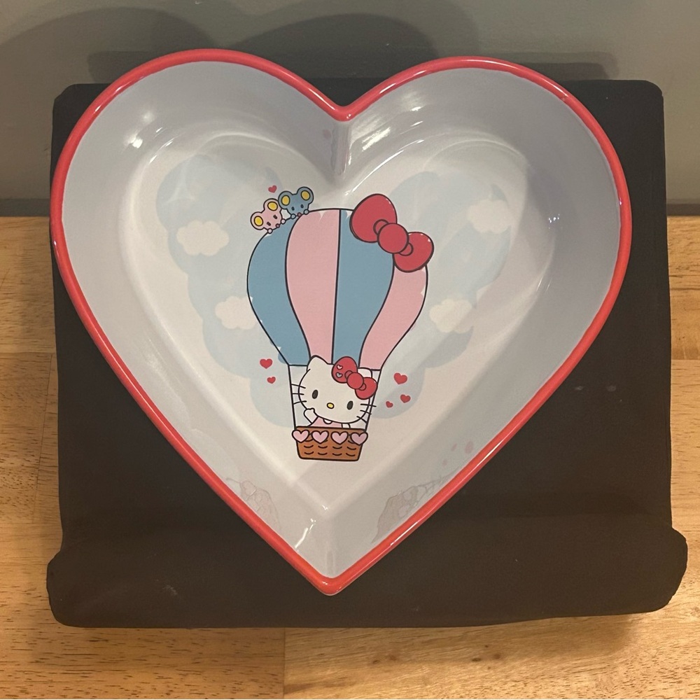 HELLO KITTY Ceramic Heart Baking Dish & Ceramic Heart Ramekin Set Made By Sanrio - Picture 5 of 11